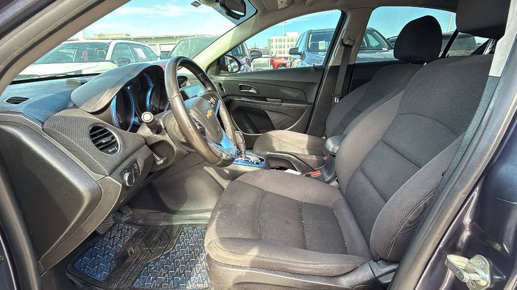 Used 2014 Chevrolet Cruze LT image 4