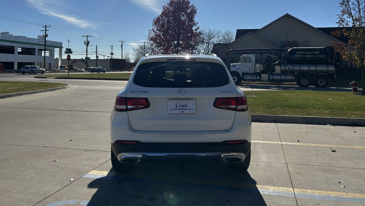 Used 2018 Mercedes-Benz GLC 300 4MATIC image 7