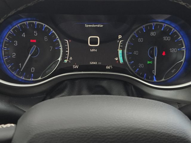 Used 2024 Chrysler Pacifica Touring-L FWD image 30