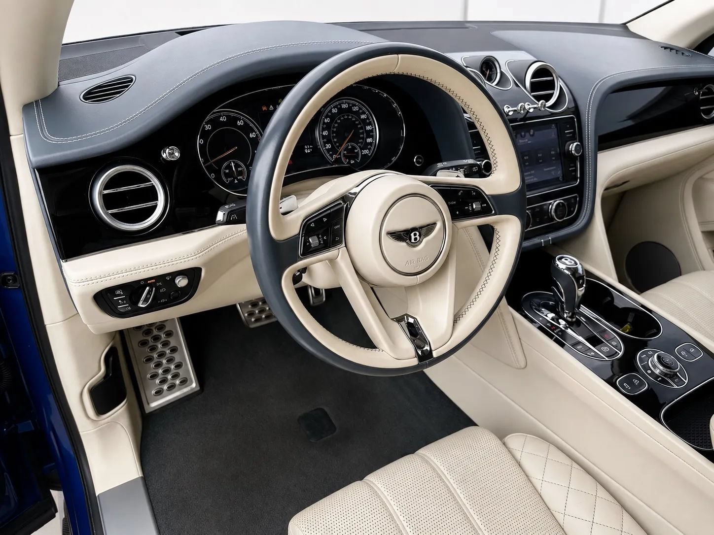 Used 2017 Bentley Bentayga AWD/4WD image 13