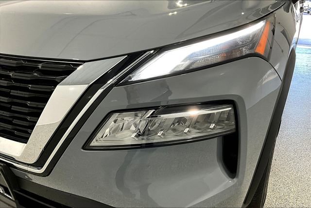 Used 2021 Nissan Rogue SV image 34