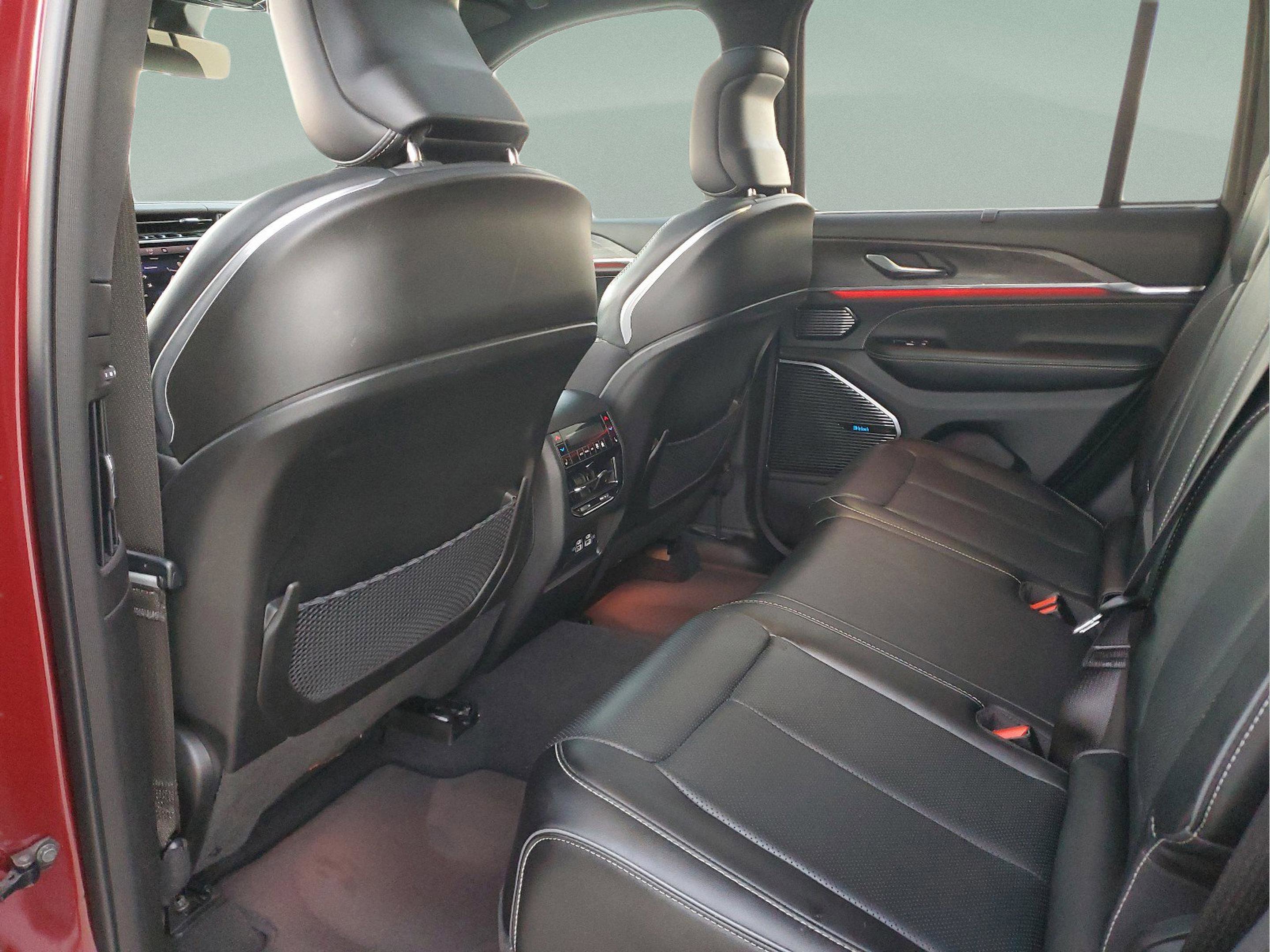 Used 2024 Jeep Grand Cherokee Overland w/ Advanced Protech Group III image 6