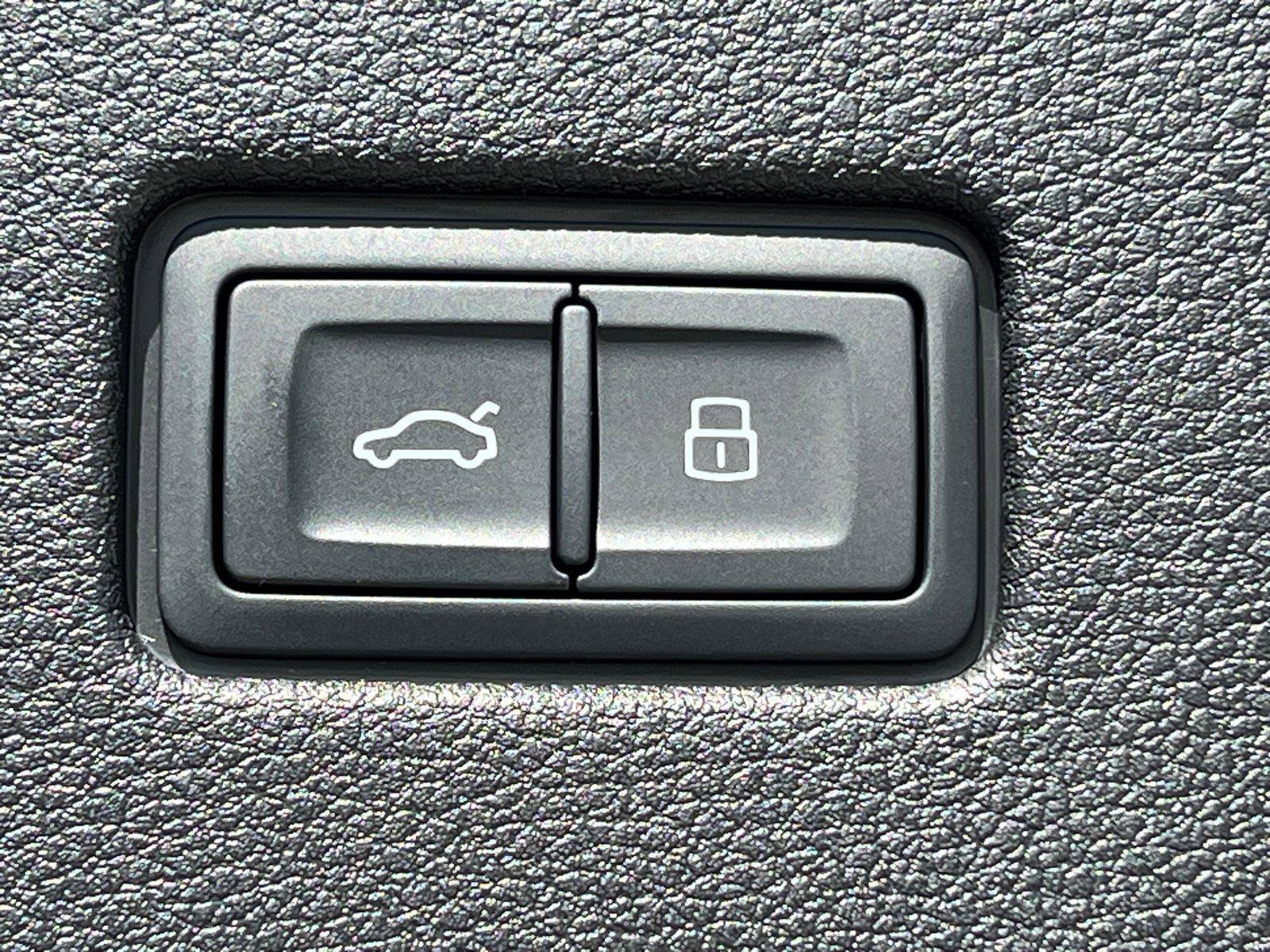 New 2026 Audi Q8 Prestige image 13