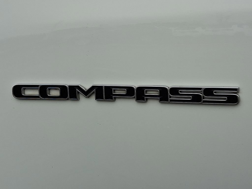 Used 2024 Jeep Compass Latitude image 30