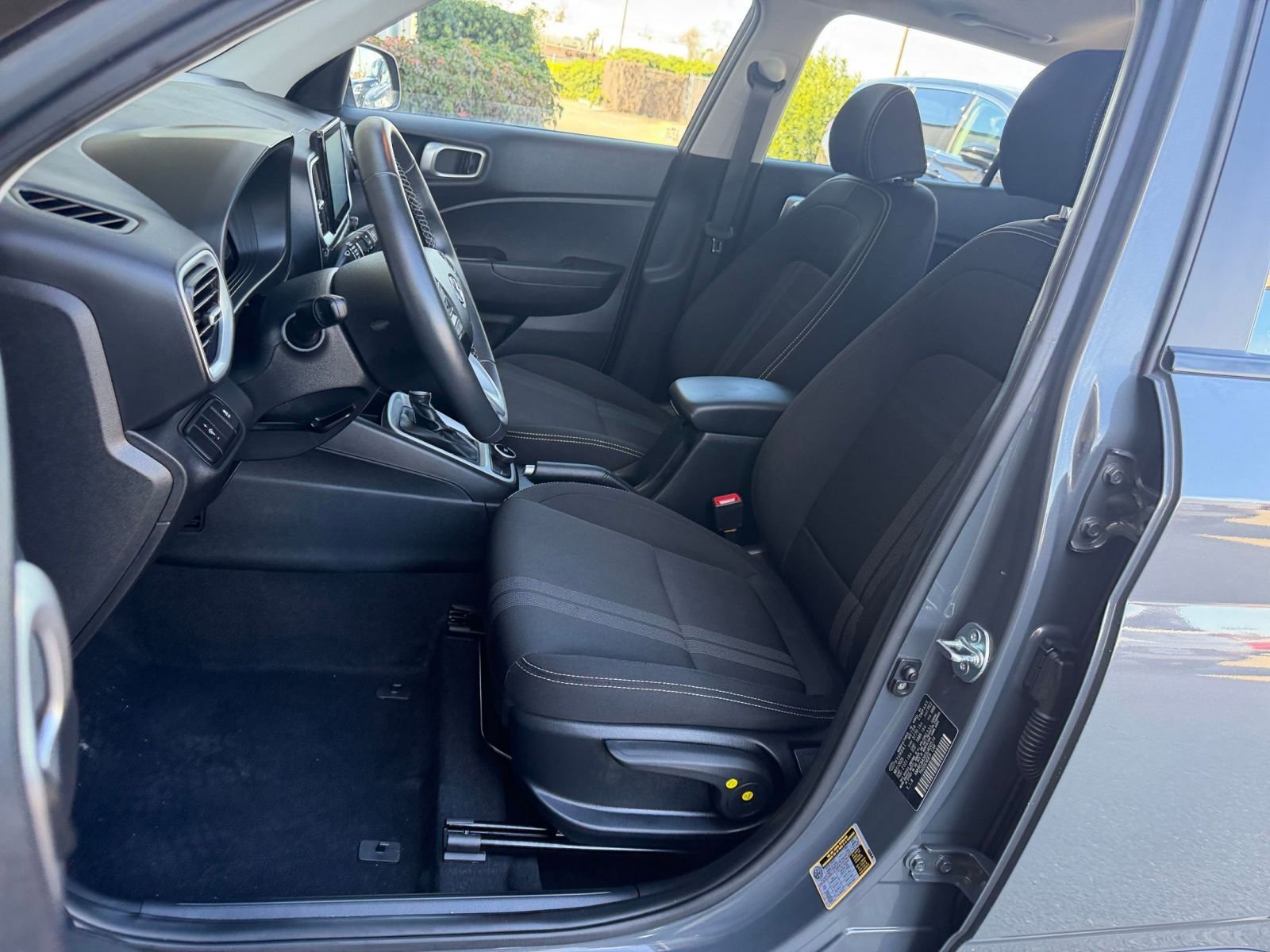 Used 2025 Hyundai Venue SEL image 38