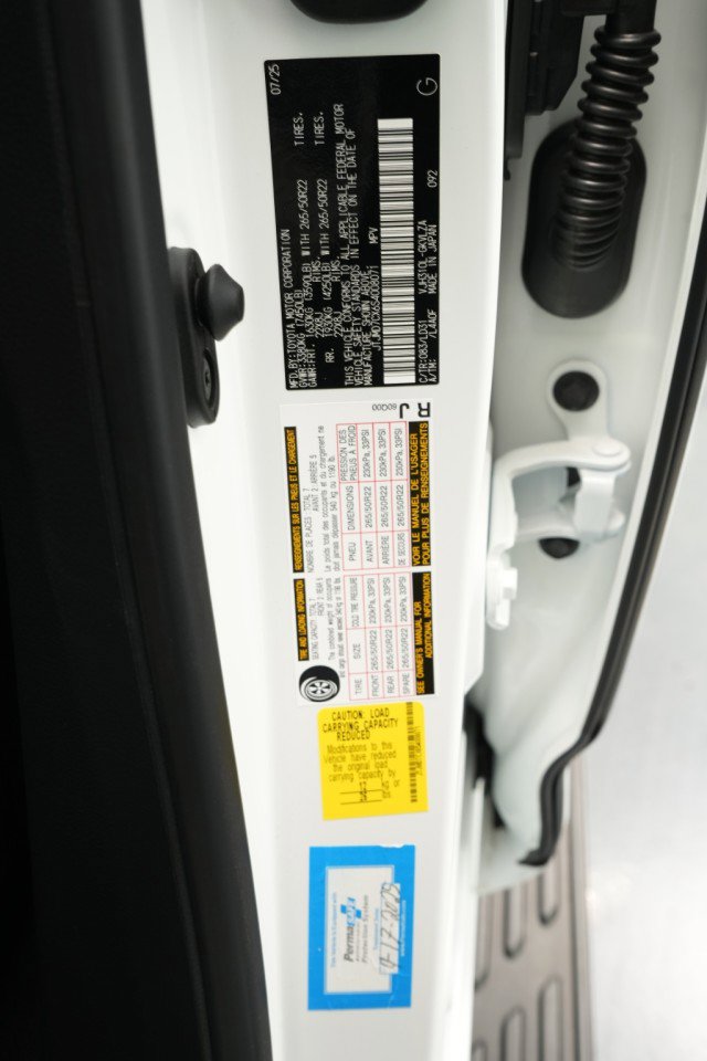 Used 2025 Lexus LX 700h F Sport image 28