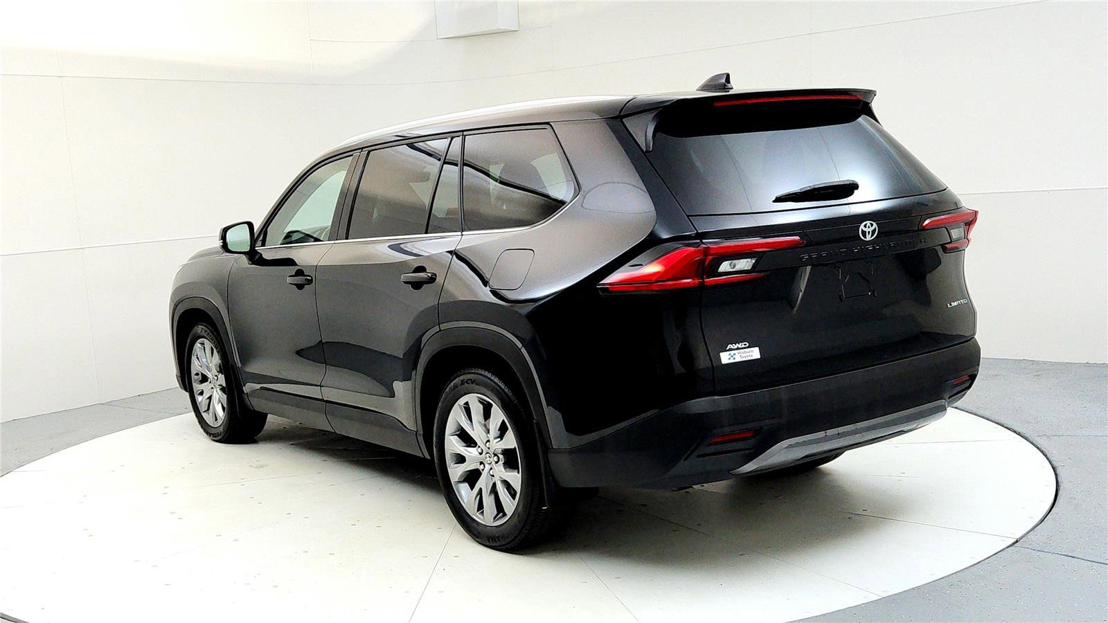 Used 2024 Toyota Grand Highlander Limited image 4