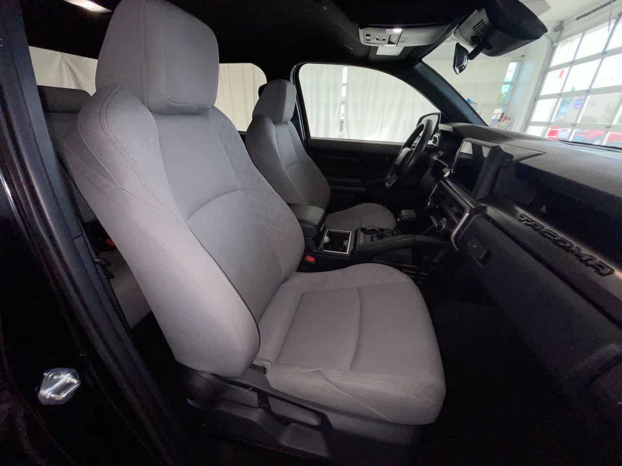 Used 2024 Toyota Tacoma SR5 AWD/4WD image 24