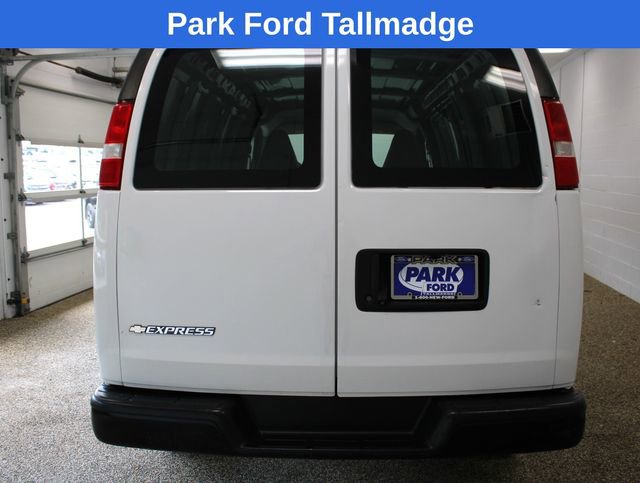 Used 2017 Chevrolet Express 2500 RWD image 4