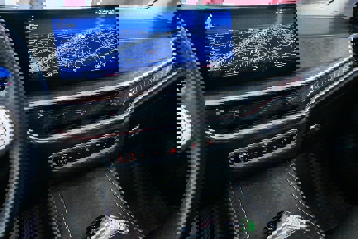 Used 2023 BMW X7 xDrive40i w/ Premium Package image 18