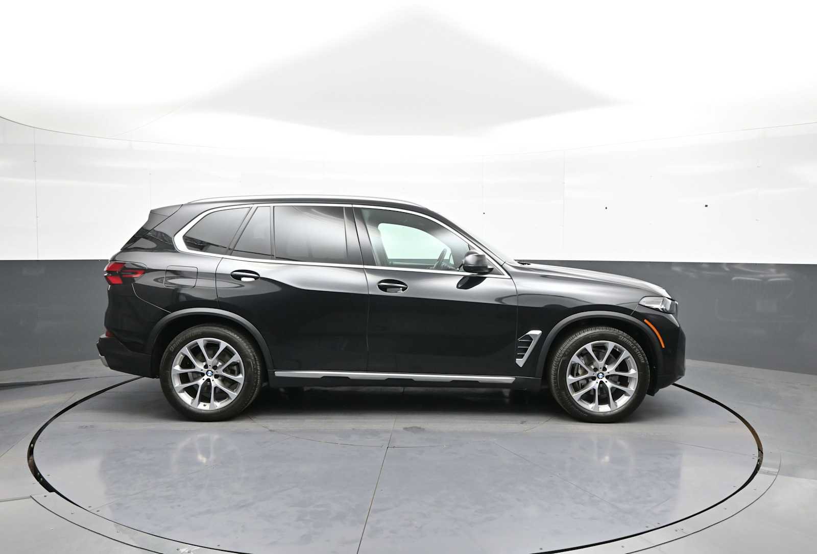 Used 2024 BMW X5 xDrive40i w/ Climate Comfort Package AWD/4WD image 5