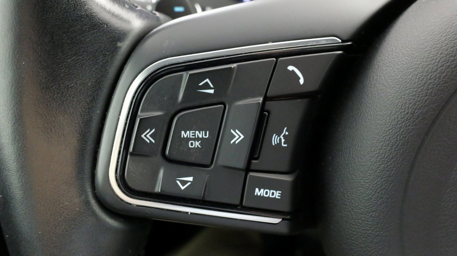 Used 2020 Jaguar F-PACE Premium image 47