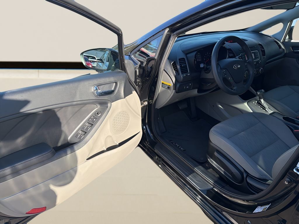 Used 2015 Kia Forte LX FWD image 11