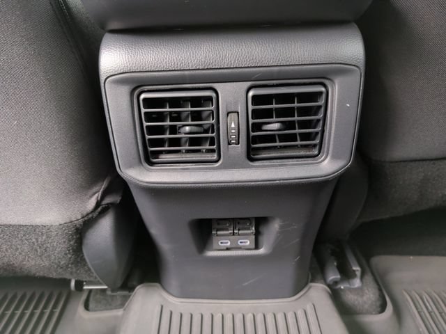 Used 2025 Toyota RAV4 XLE FWD image 33