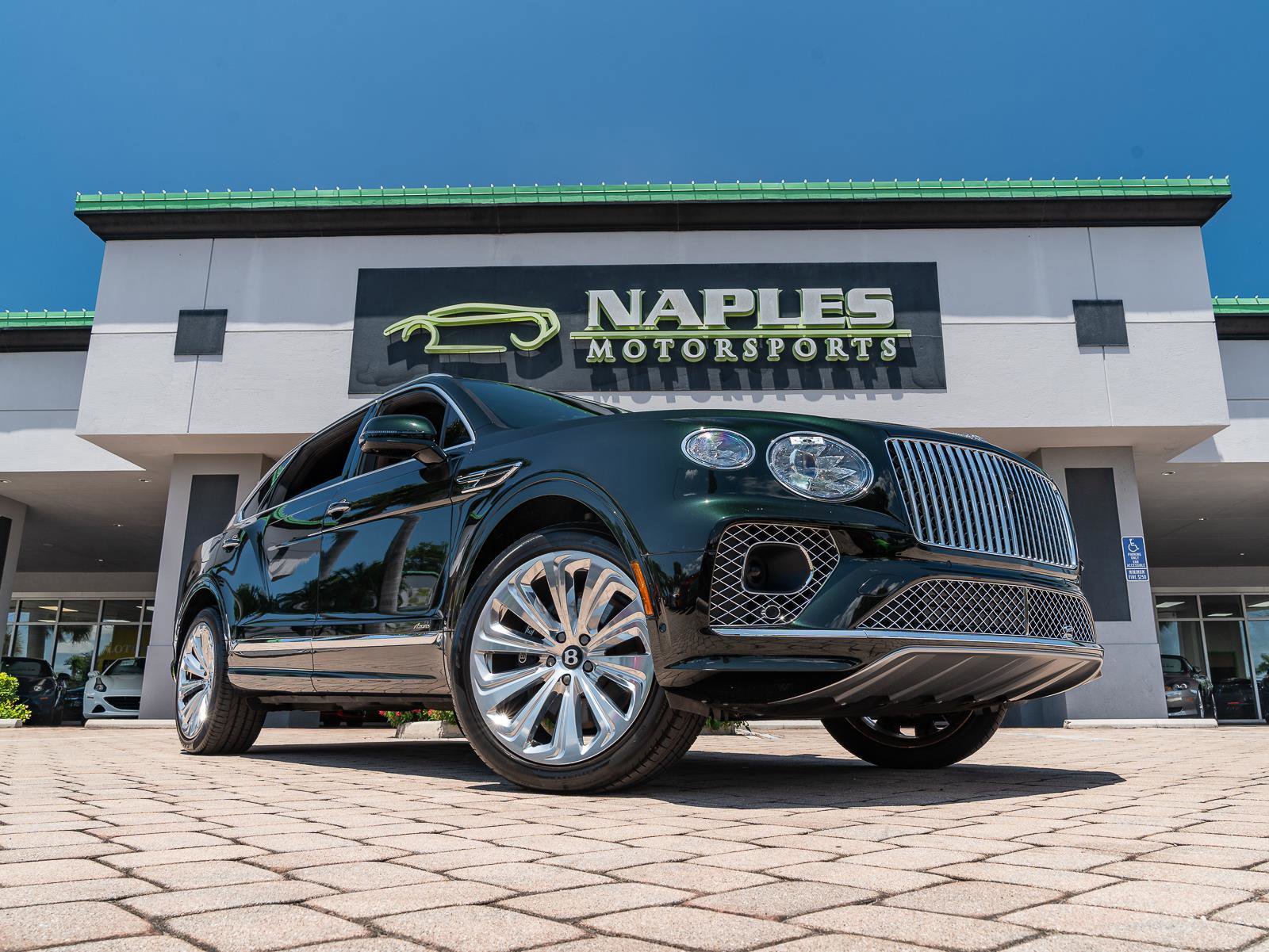 Used 2023 Bentley Bentayga Extended Wheelbase AWD/4WD image 5