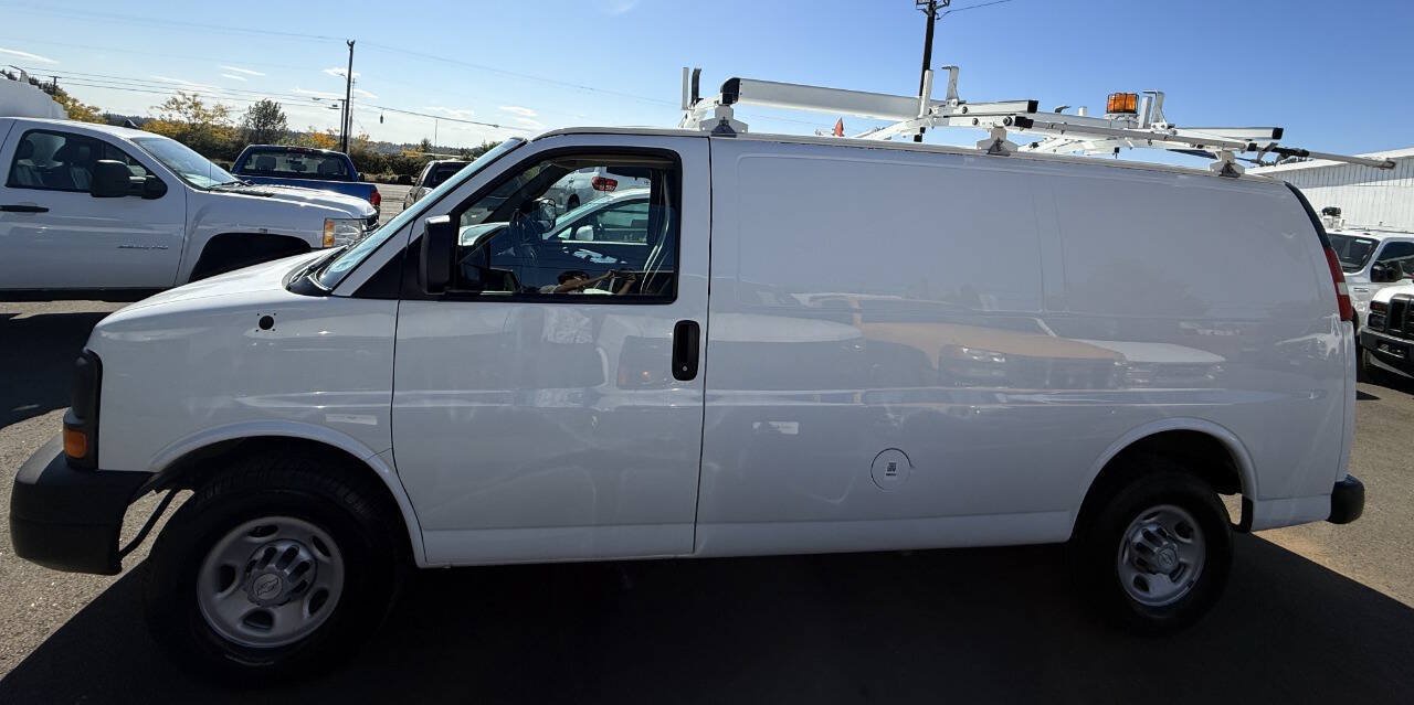 Used 2015 Chevrolet Express 2500 RWD image 2