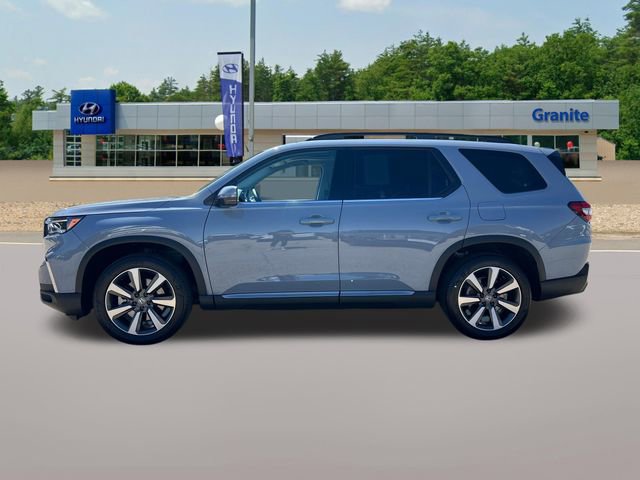 Used 2025 Honda Pilot Touring image 9