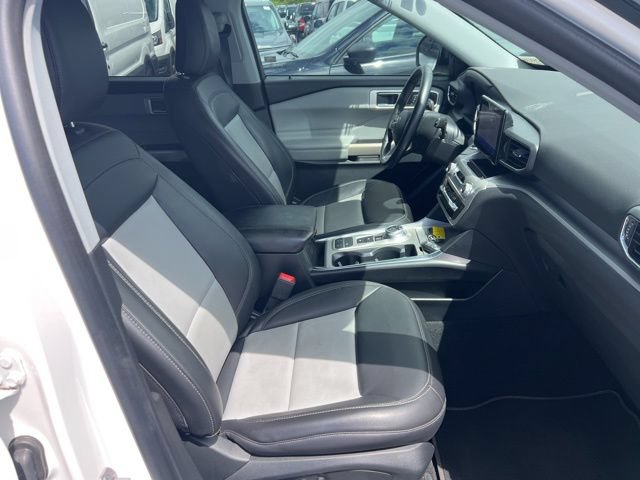 Certified 2022 Ford Explorer XLT w/ Equipment Group 202A RWD image 6