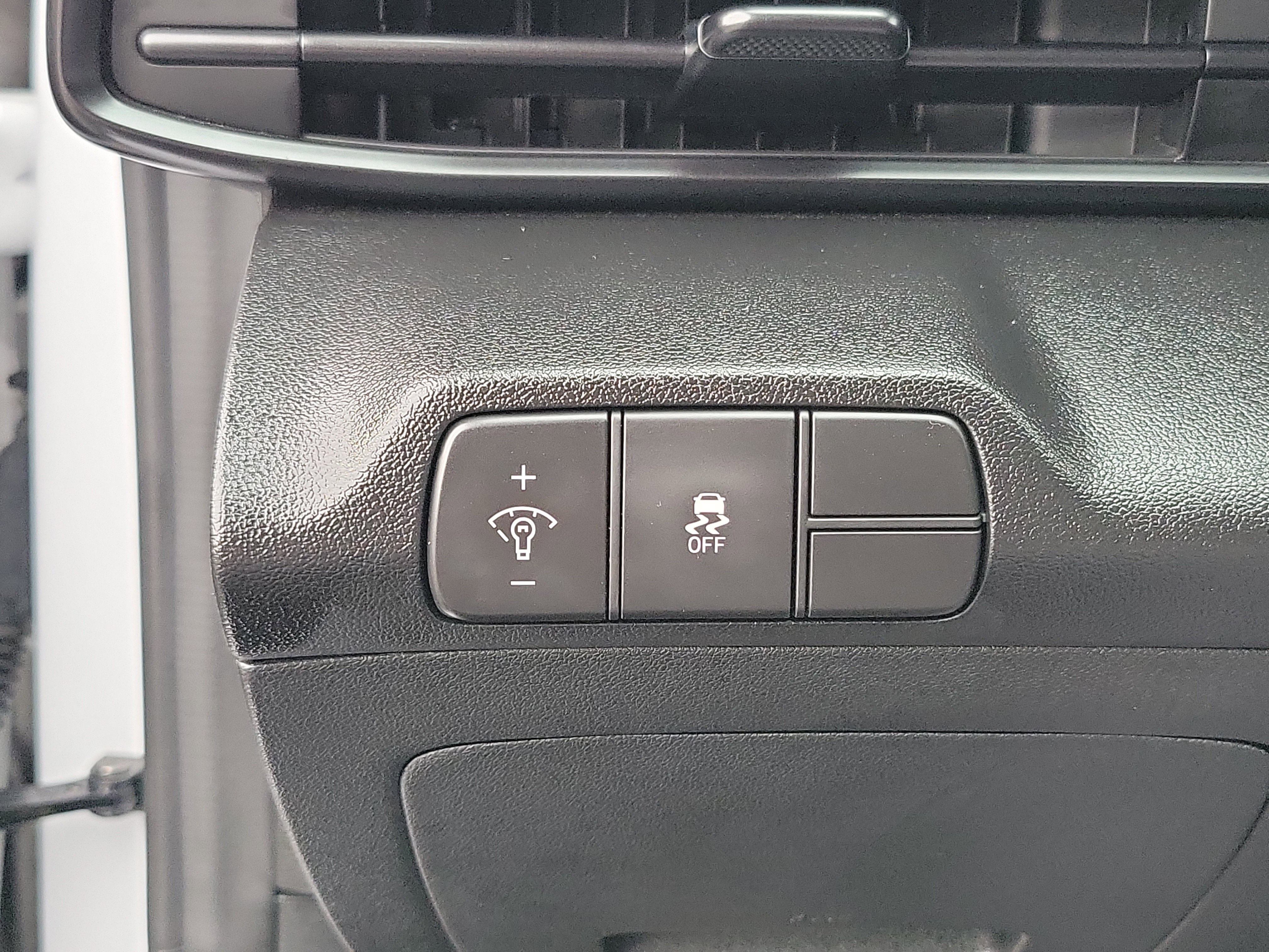 Certified 2025 Hyundai Elantra Sport image 16