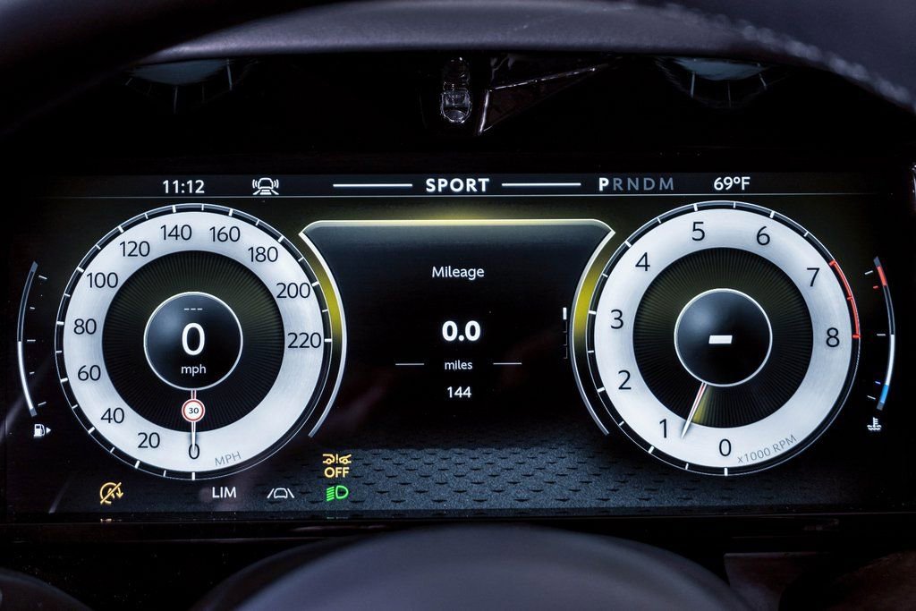 Used 2025 Aston Martin V8 Vantage Coupe image 27