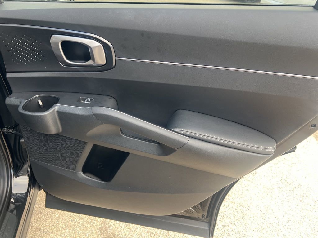 Certified 2025 Kia Sorento S w/ Panoramic Sunroof Package image 17