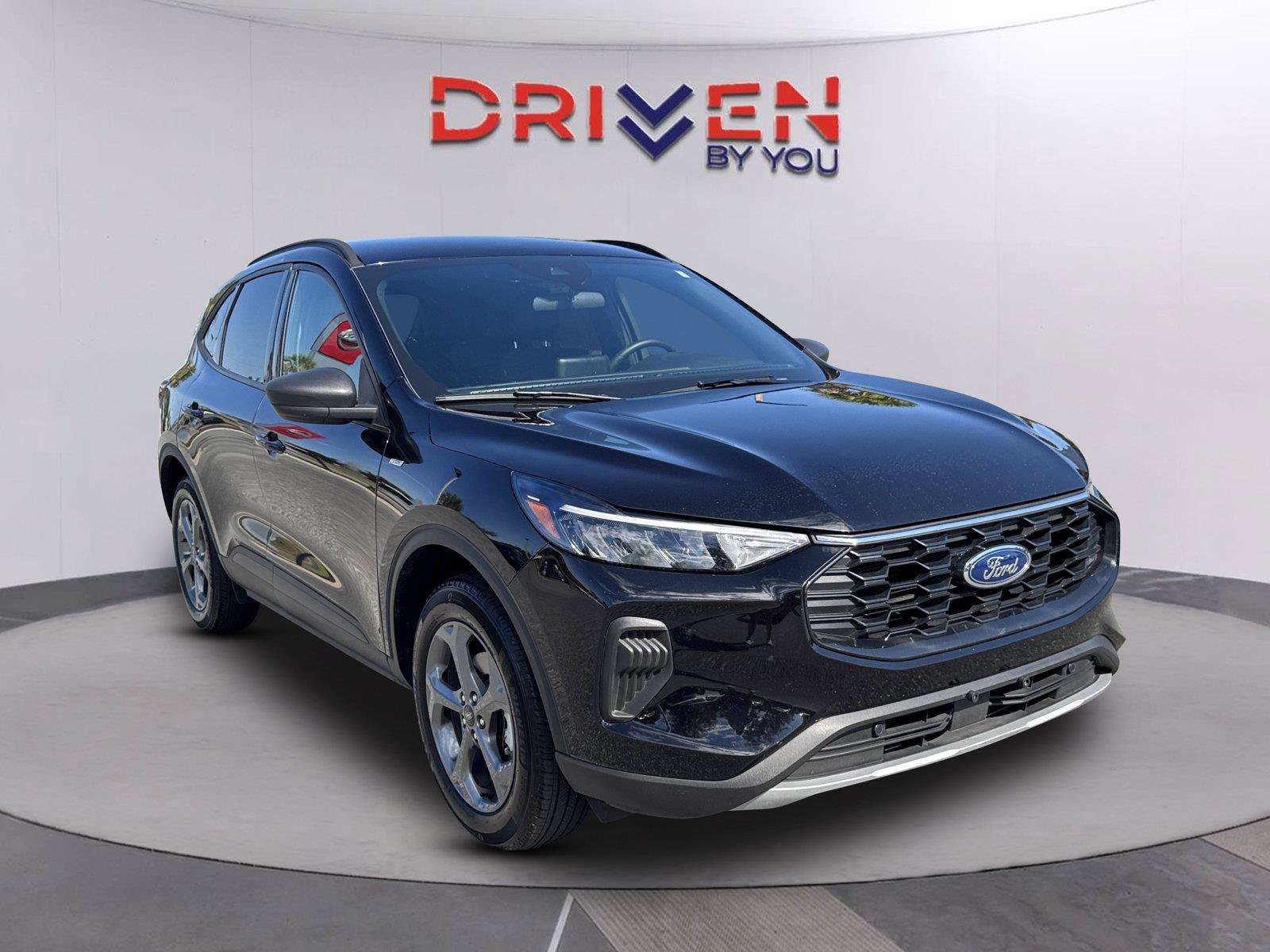 Used 2025 Ford Escape ST-Line AWD/4WD image 1
