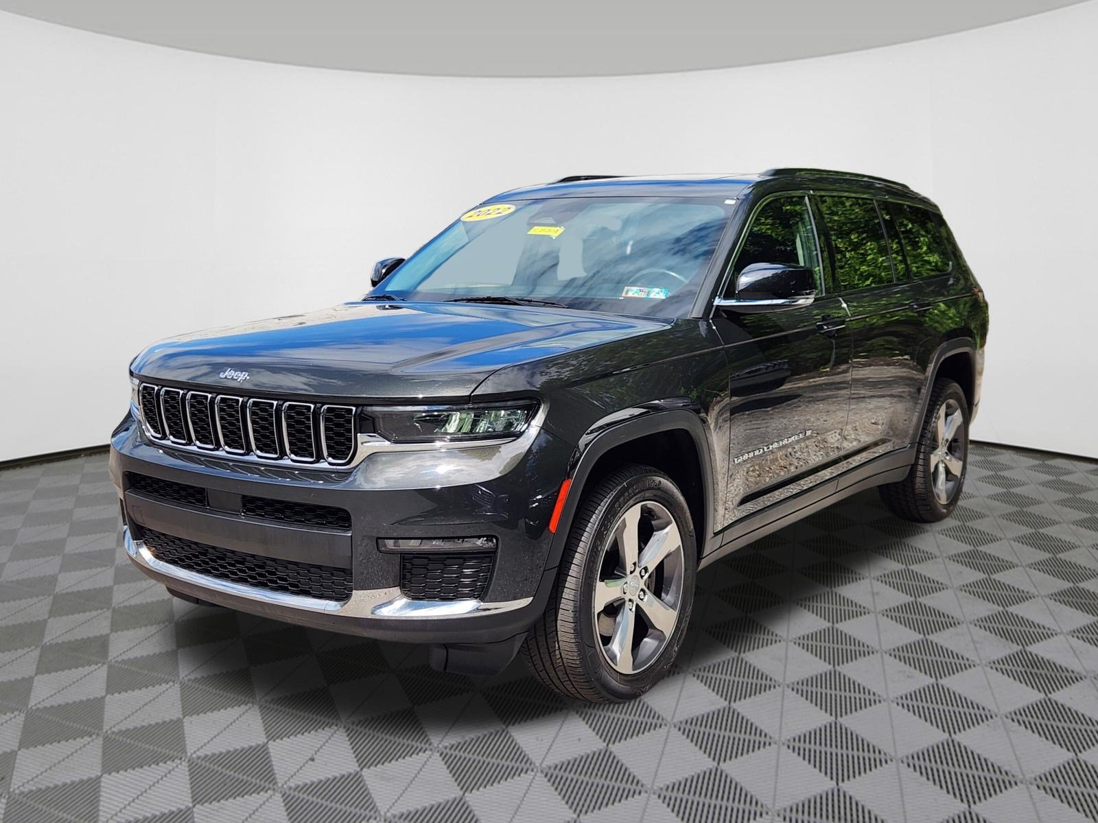 Used 2022 Jeep Grand Cherokee L Limited AWD/4WD image 2