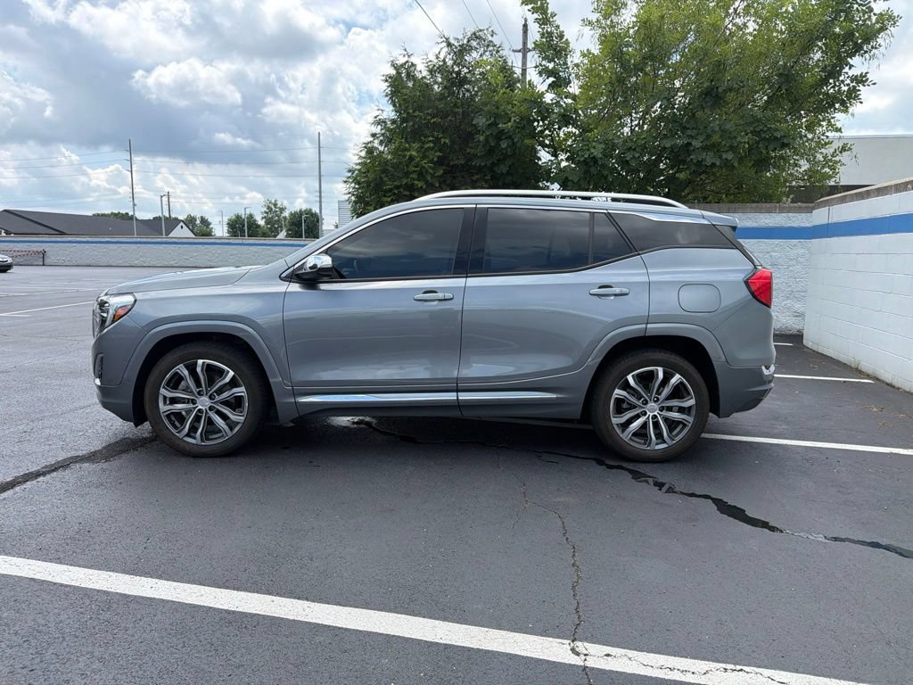 Used 2018 GMC Terrain Denali w/ Advanced Safety Package FWD image 2