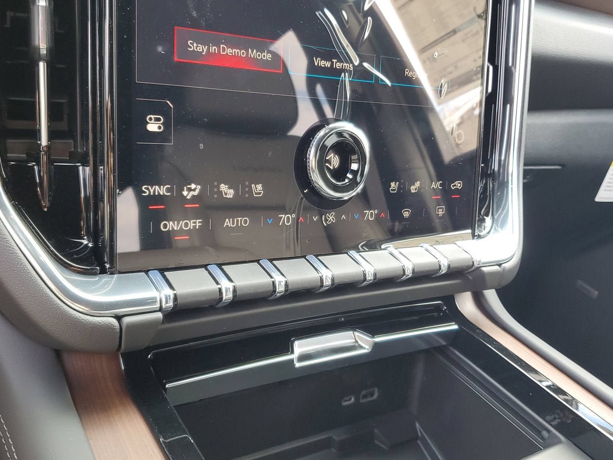 New 2026 GMC Yukon XL Denali w/ Sun & Power Step Package AWD/4WD image 23