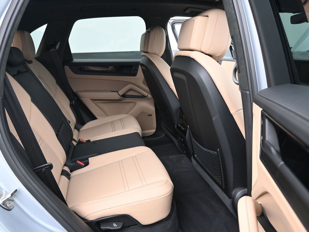 Certified 2025 Porsche Cayenne GTS image 21