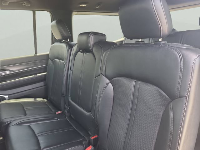 Used 2023 Jeep Wagoneer Series III w/ Preferred Equipment Group RWD image 8