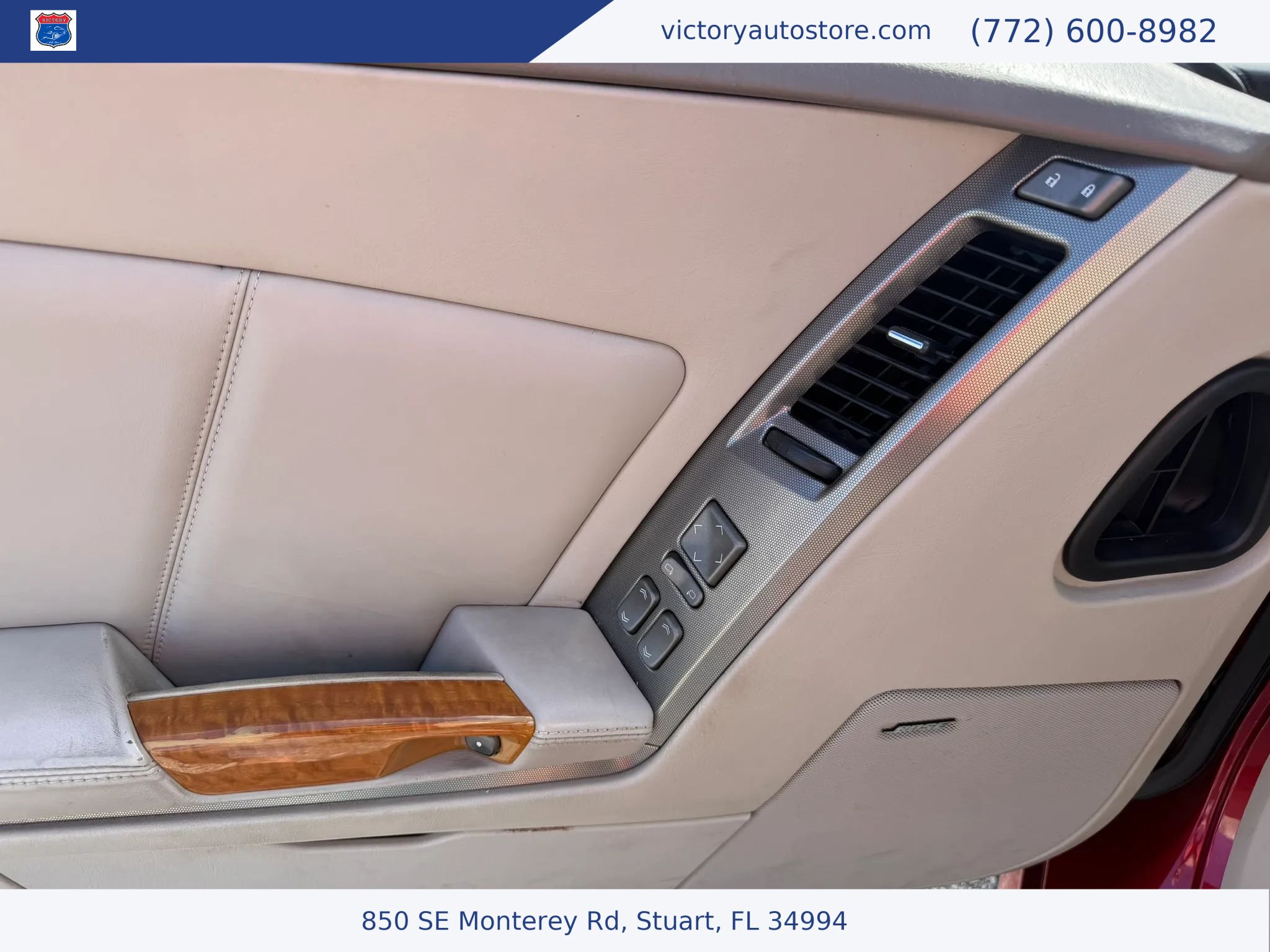 Used 2004 Cadillac XLR RWD image 9