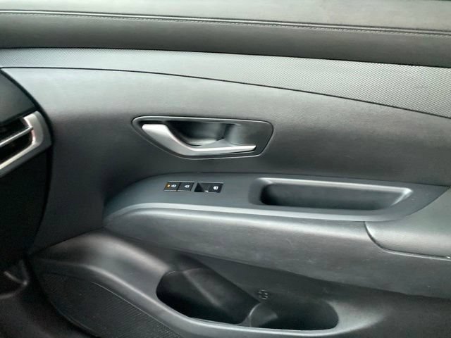 Used 2025 Hyundai Tucson SE FWD image 17