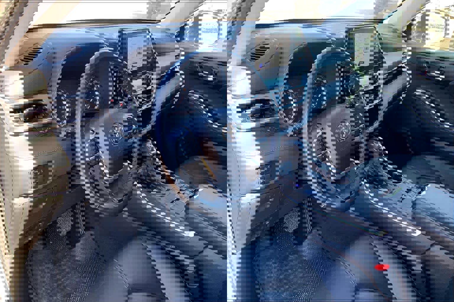 Used 2023 Toyota Highlander XLE image 18