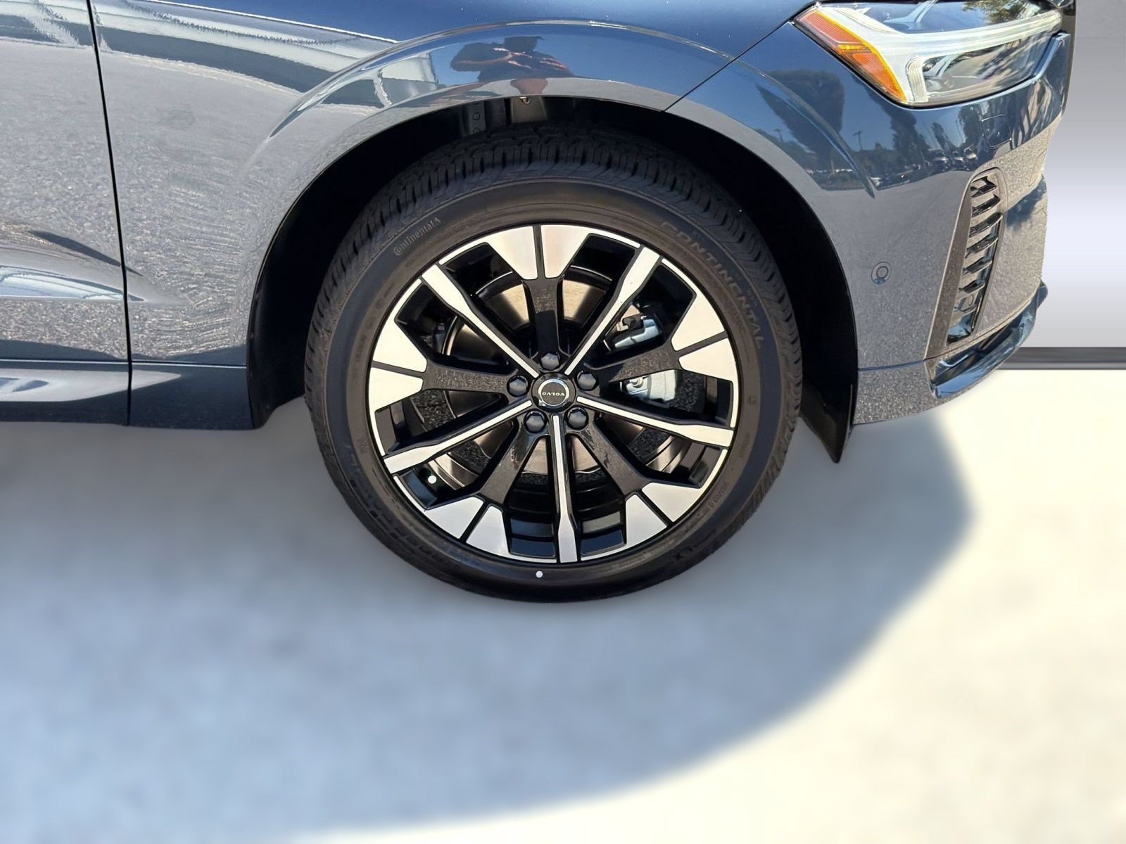 New 2027 Volvo XC60 B5 Plus AWD/4WD image 12
