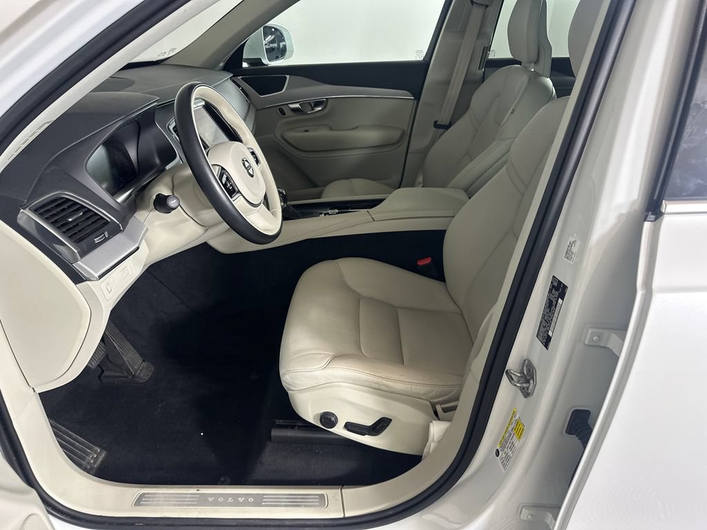 Used 2021 Volvo XC90 T5 Momentum w/ Climate Package FWD image 9