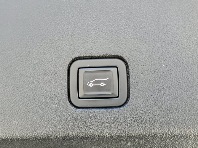 Certified 2022 Cadillac XT6 Premium Luxury w/ Technology Package FWD image 11