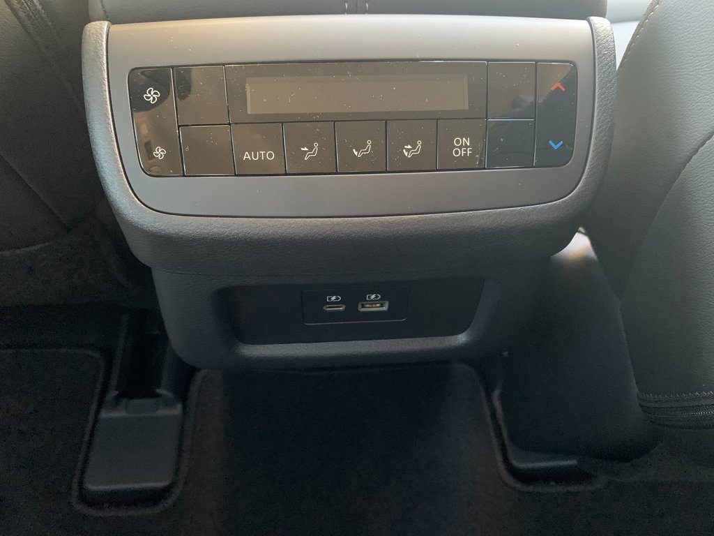 New 2025 Nissan Pathfinder SL image 19