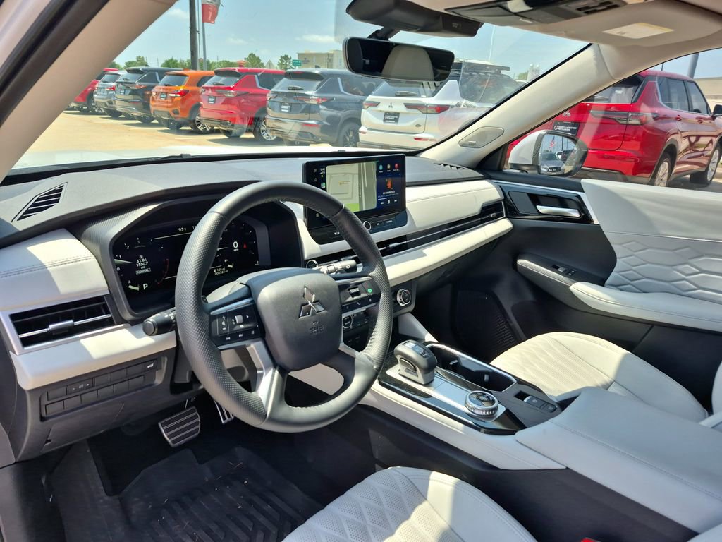 Used 2025 Mitsubishi Outlander SEL FWD image 12