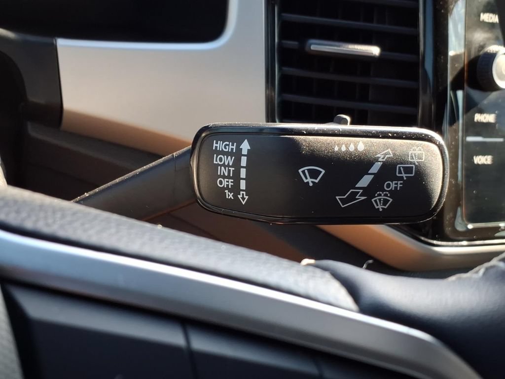 Certified 2023 Volkswagen Atlas Cross Sport SE w/ Panoramic Sunroof Package AWD/4WD image 33
