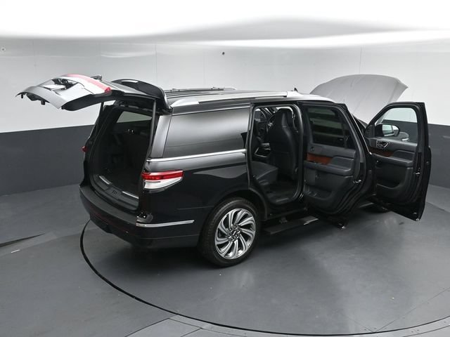 Certified 2023 Lincoln Navigator Reserve AWD/4WD image 62