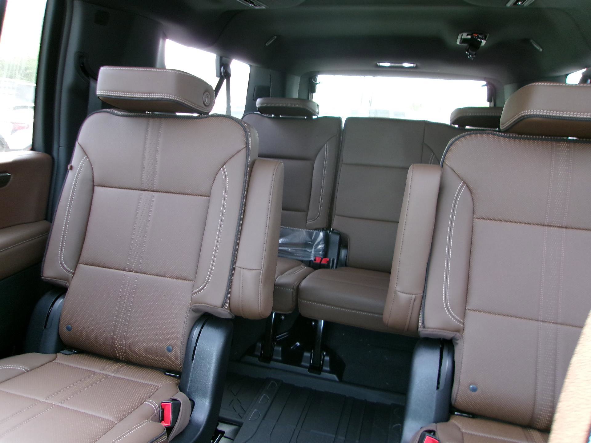 Used 2026 Chevrolet Suburban High Country w/ Sun And Tow Package AWD/4WD image 16