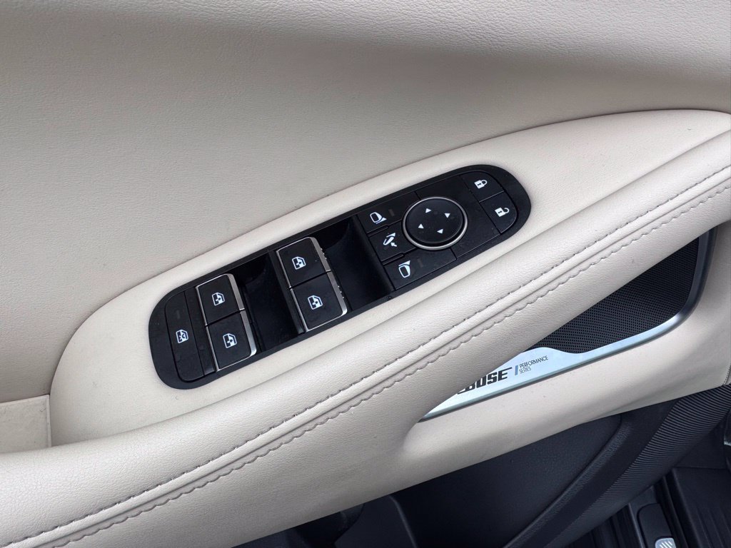 Used 2023 INFINITI QX60 Luxe w/ Performance Audio Package FWD image 23