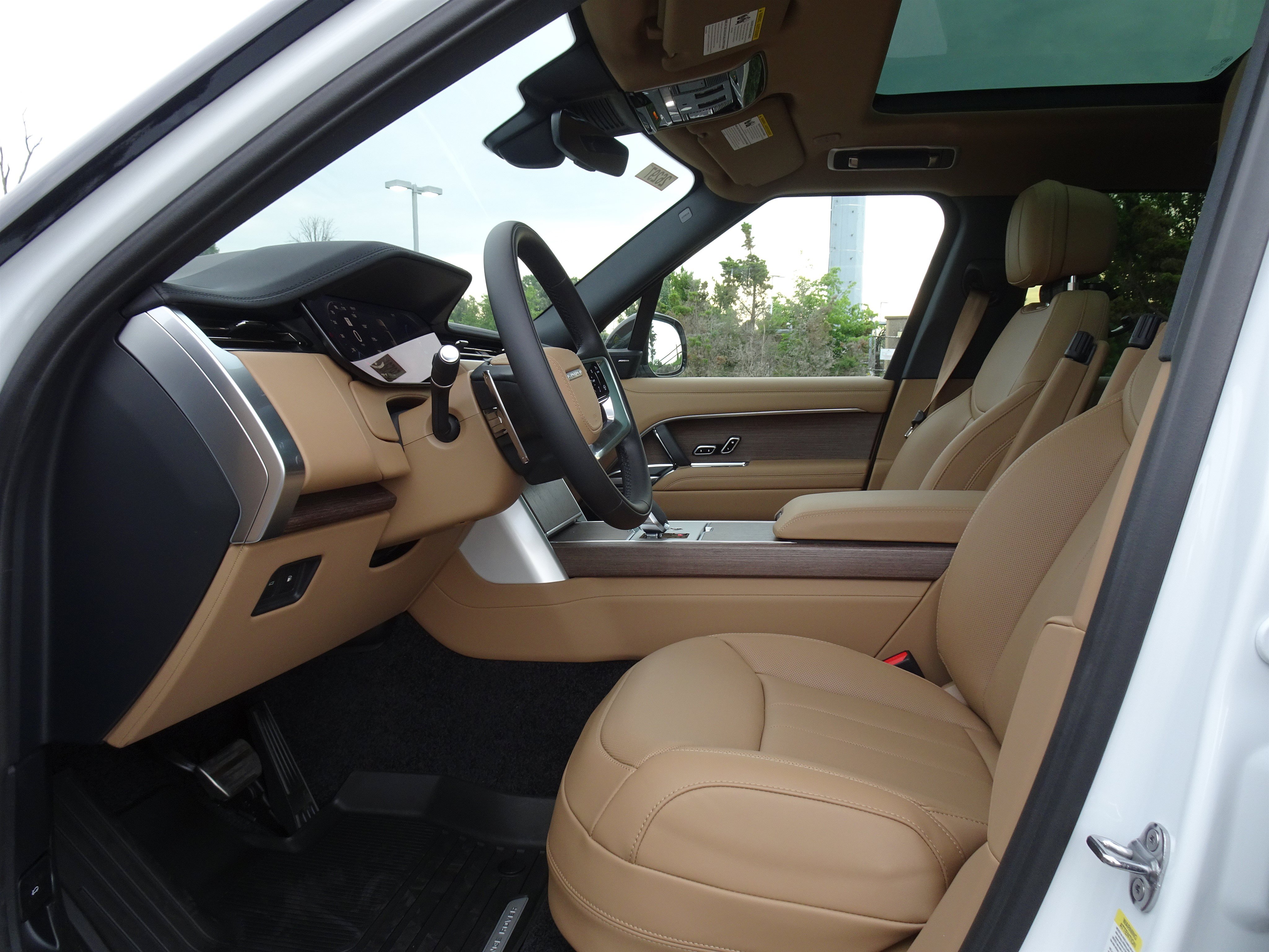 New 2026 Land Rover Range Rover SE AWD/4WD image 2