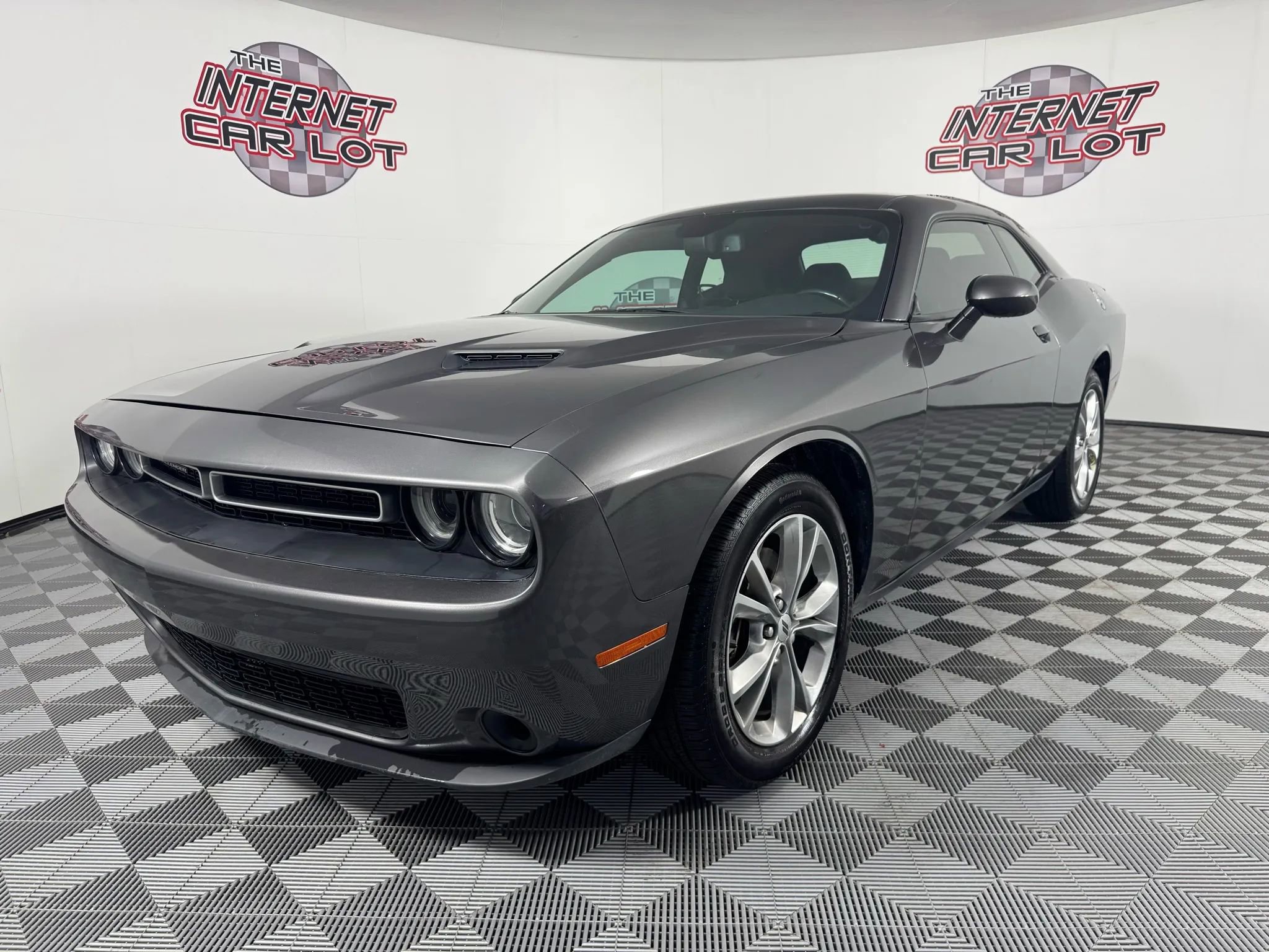 Used 2021 Dodge Challenger SXT image 3