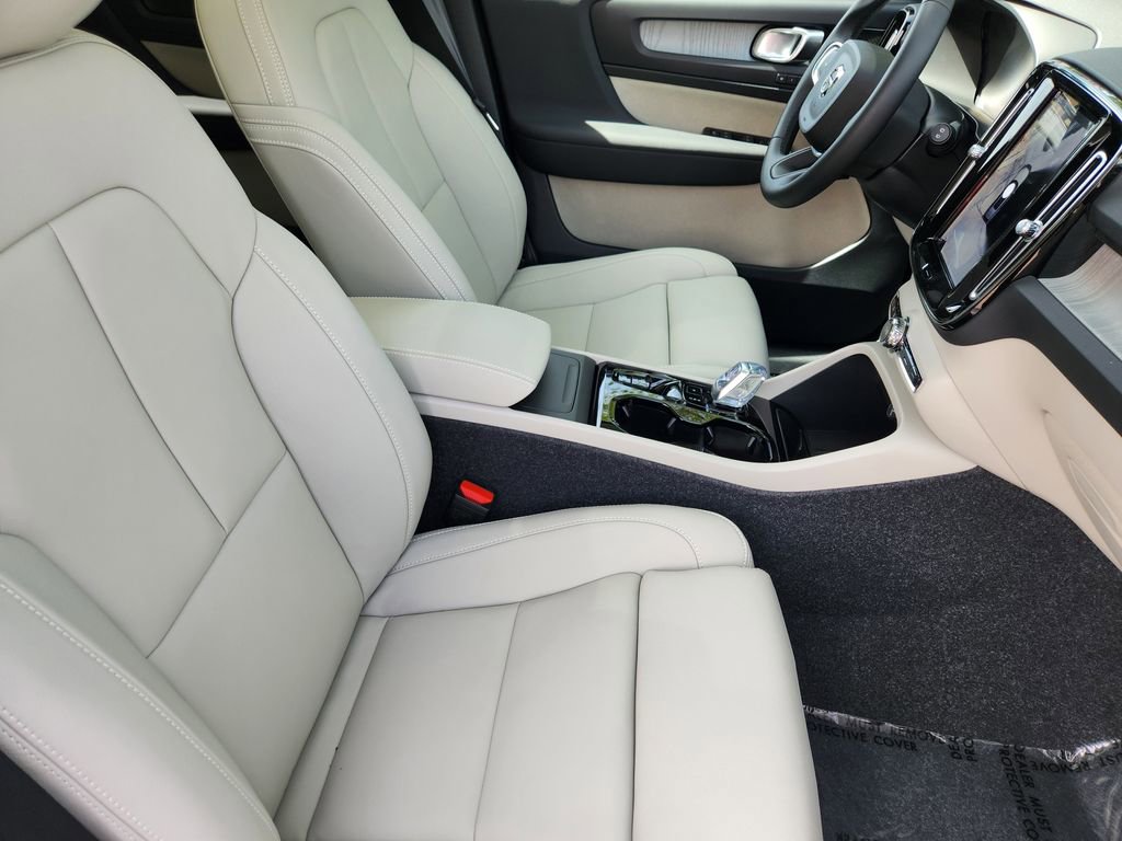 New 2026 Volvo XC40 B5 Ultra w/ Climate Package AWD/4WD image 5