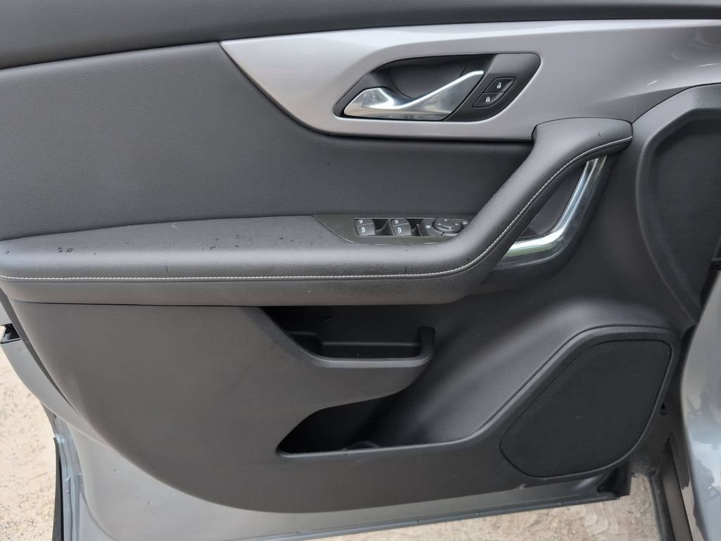 Used 2025 Chevrolet Blazer LT FWD image 11