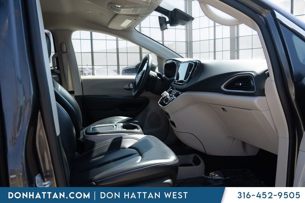 Used 2023 Chrysler Pacifica Touring-L FWD image 20