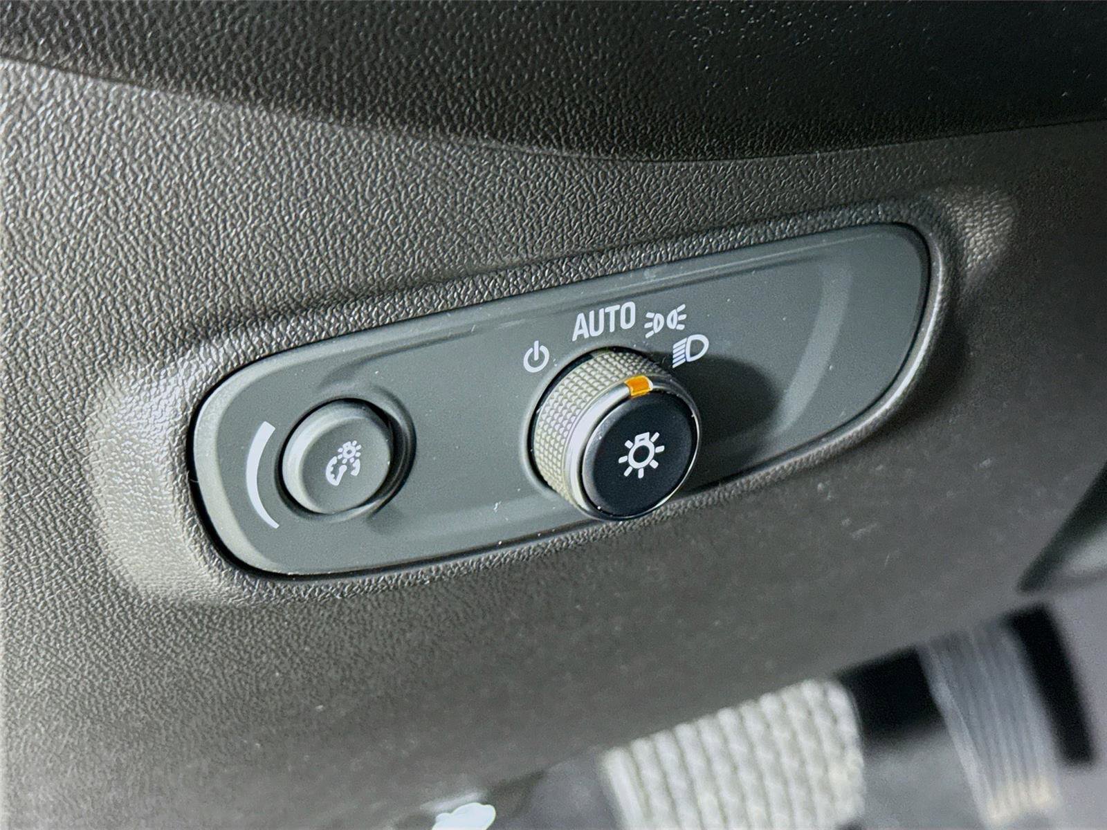 Used 2023 Chevrolet Equinox RS image 11