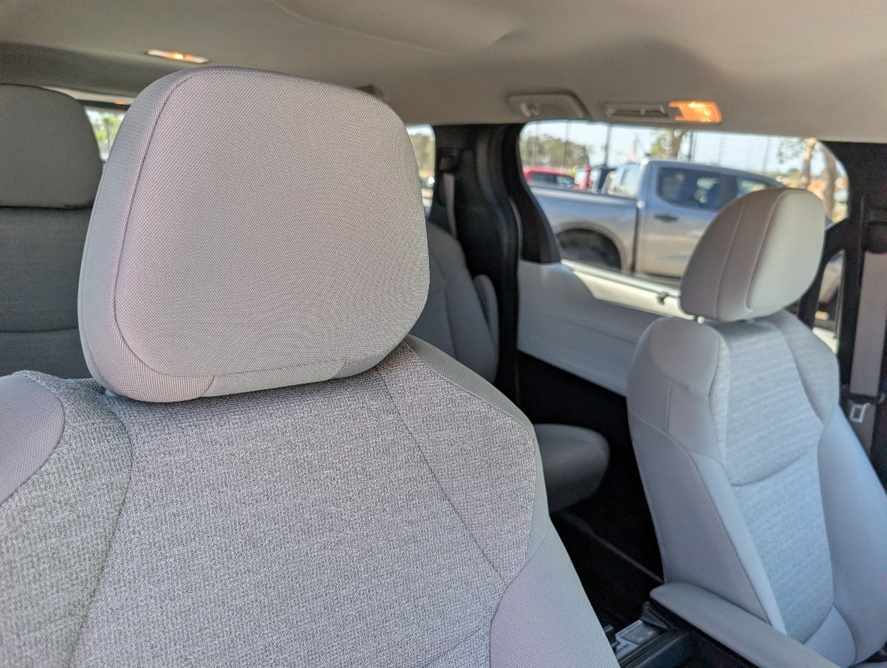 Used 2025 Toyota Sienna LE FWD image 3